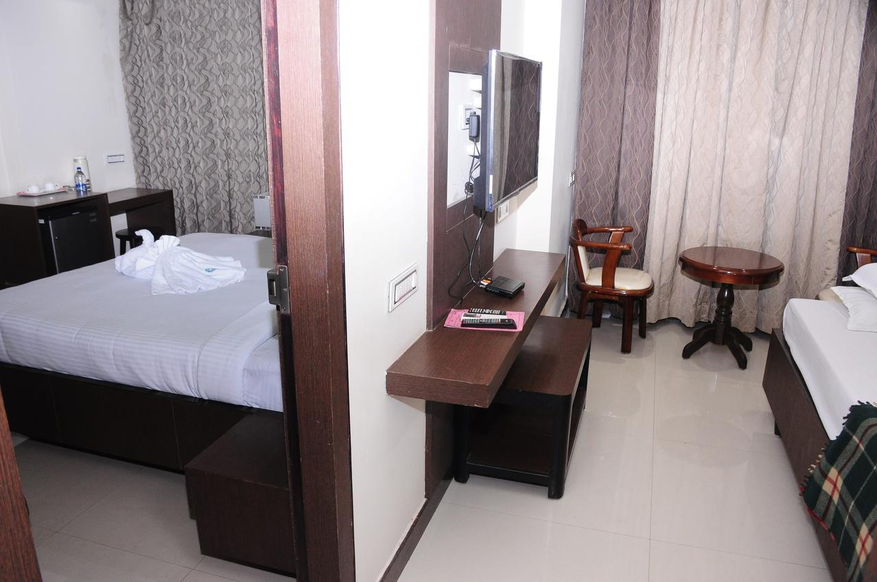 Hotel Surya Rājahmundry 外观 照片