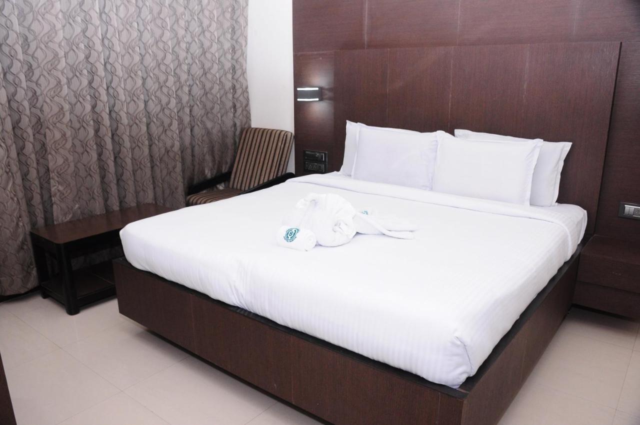 Hotel Surya Rājahmundry 外观 照片